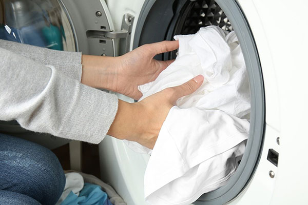 فیلترهای آب ماشین لباسشویی را تمیز کنید