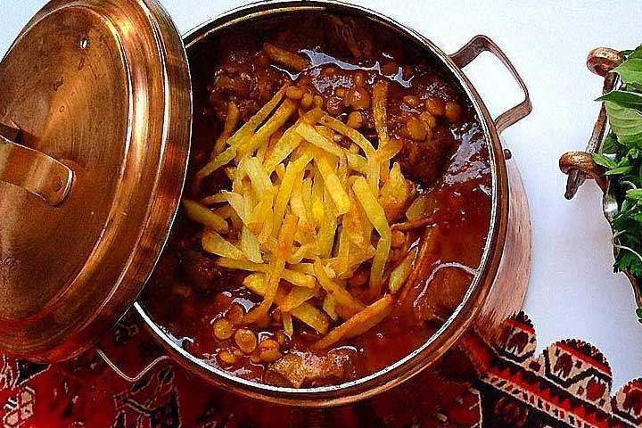 طرز تهیه خورشت قیمه سیب زمینی در مایکروویو